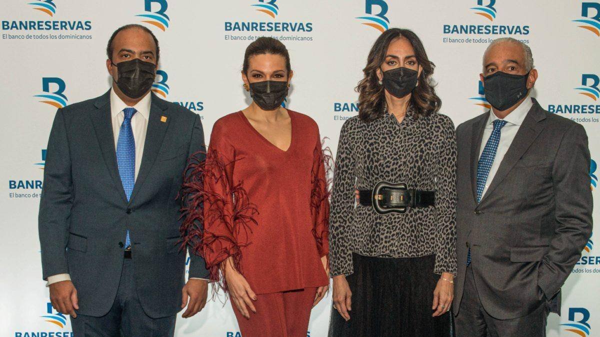 Samuel Pereyra, Noelia García de Pereyra, Rita Abinader y Manuel Guedán.