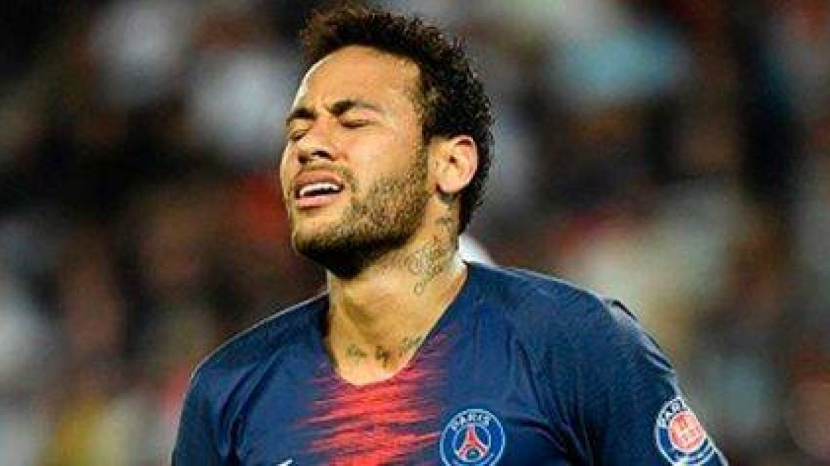Neymar es suspendido de 3 partidos por pelea con fanático