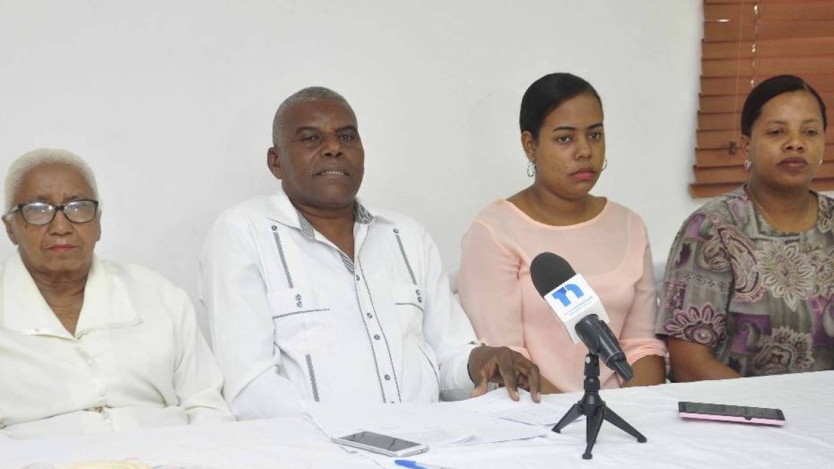 El pais.Ruedad de prensa con los pequeños y medianos productores agropecuarios, donde denuncia que estan en la ruina por falta de apoyo estatal, en foto Martin Nivar Piña,Neris Frias, Yennifer Lecler.Hoy/Pablo Matos 13-05-2019