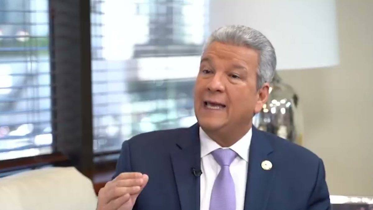 Lisandro Macarrulla, ministro de la Presidencia, habla asegura en próximas semanas no habrá aumento del pasaje.