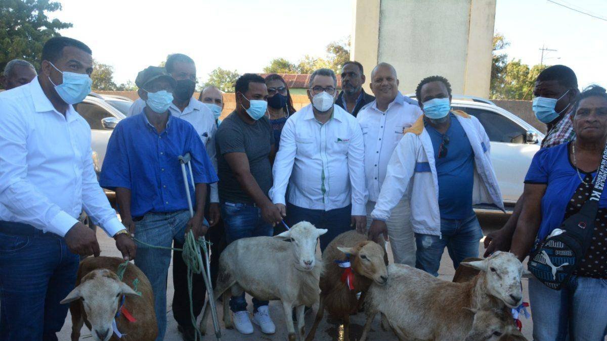 El tema central del seminario Principios de Gerencia para Proyectos Agropecuarios trata sobre la aplicación de los principios básicos de gerencia en los proyectos productivos.