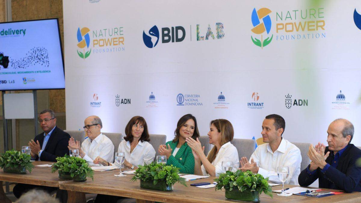 Rafael Arias,Max Puig, Katharina Falkner-Olmedo, Laura Rojas, Carolina Mejia, Fabian Suarez, Juan Eduardo Julia Mera.
