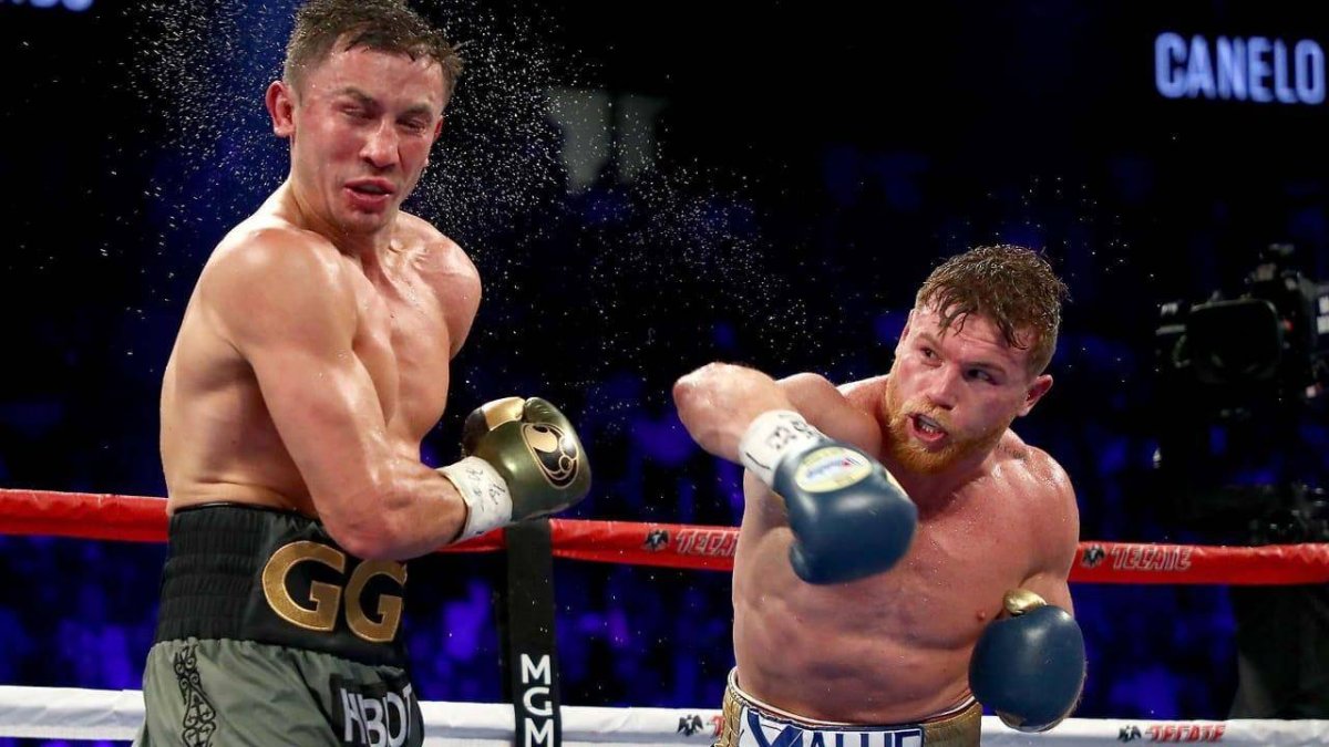 Saúl “Canelo” Alvarez conecta su derecha al rostro Gennadiy Golovkin