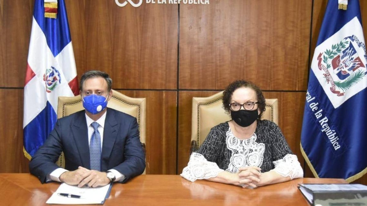 Momento en que Jean Alain Rodríguez es sustituido por Miriam Germán al frente de la Procuraduría General de la República (PGR). Meses después 