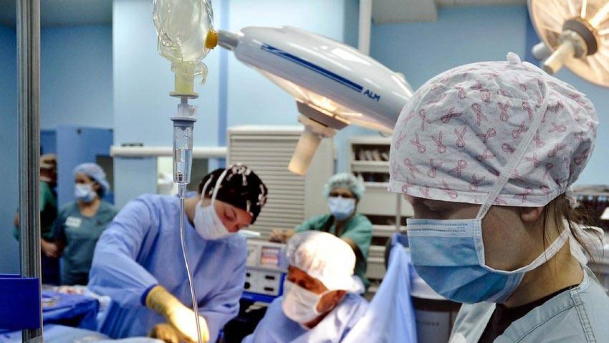 Las enfermeras que se van del país lo hacen con buenos contratos, hasta 1,800 euros y se marchan con convenios que incluyen al núcleo familiar