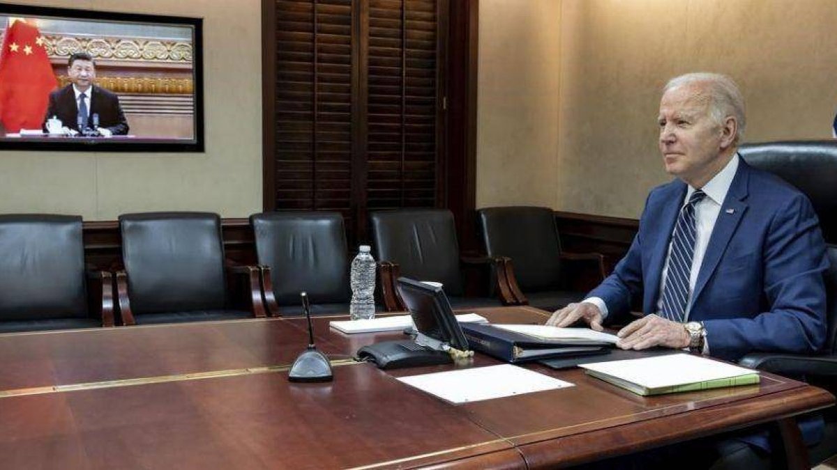 Joe Biden y Xi Jinping hablaron por video-conferencia.