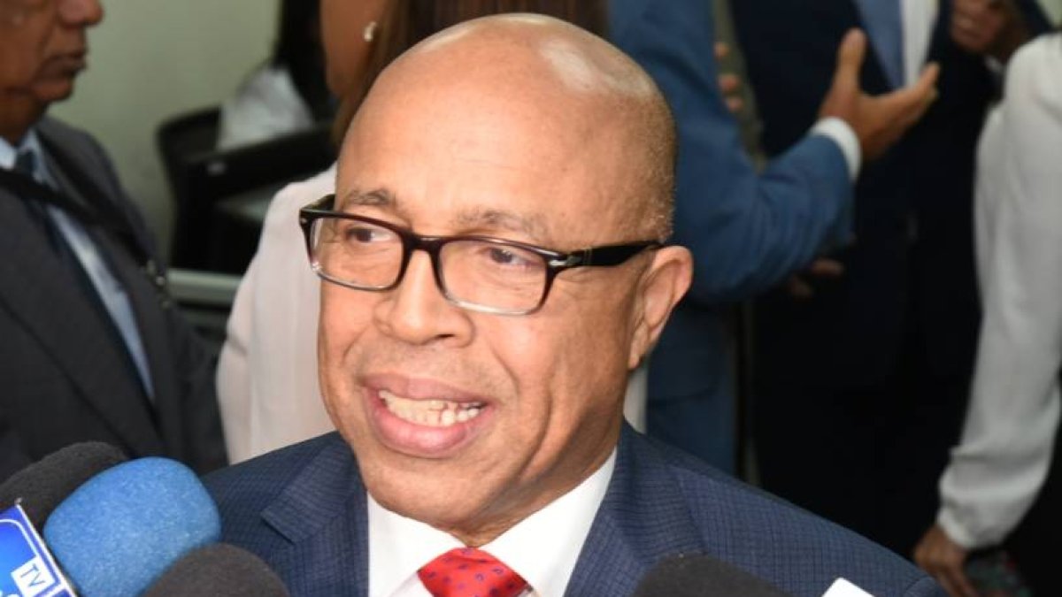 Pacheco pide Procuradora y Roberto Santana «Se tomen un café»