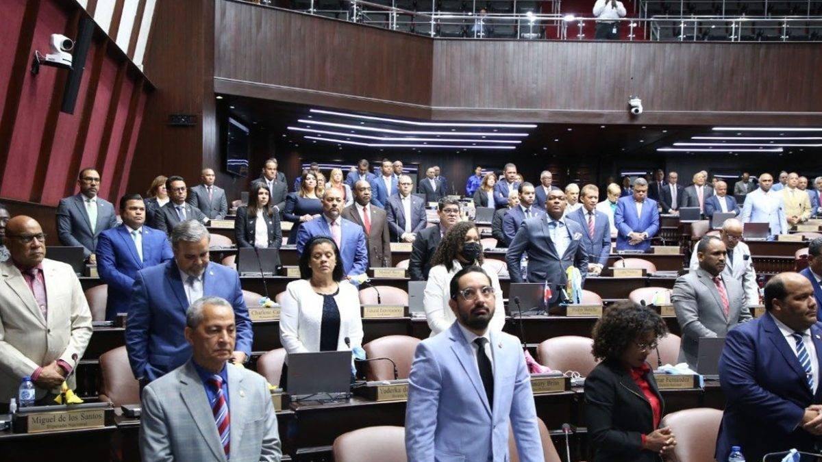 Diputados hacen munito de silencio.  Hoy/Fuente Externa 11/05/22