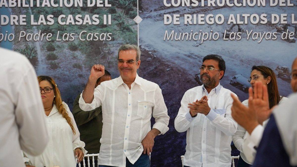 Foto 1. El presidenteLuis Abinaderencabeza el acto de inicio de trabajos en Padre Las Casas.