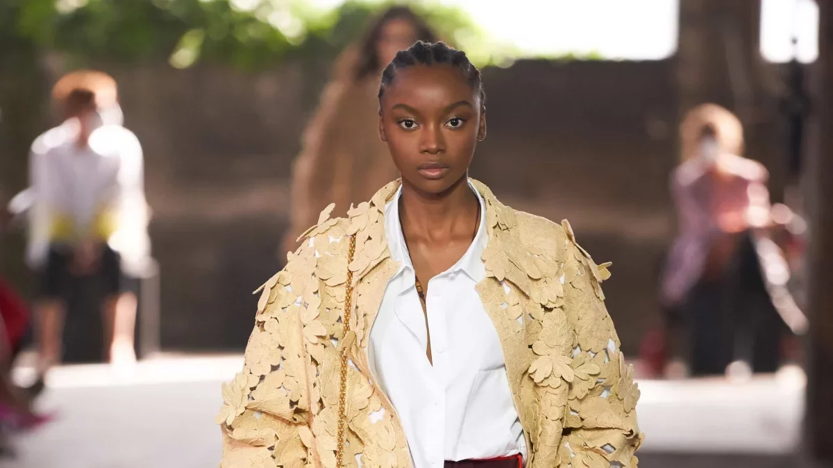 Cmo-verte-elegante-Valentino-primavera-verano-2021