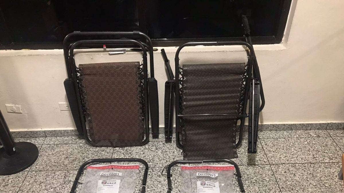 Sillas playeras con cocaína