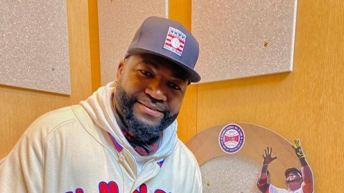 Firmó la tarja donde aparecerá su imagen el 24 de julio.