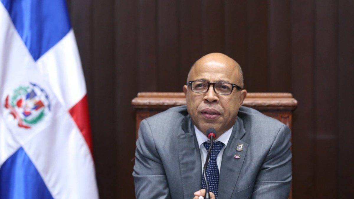 Alfredo Pacheco solicita a Abinader cancelar licencia a Jet Blue.