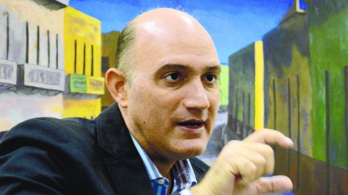 Encuentro Econòmico del periòdico Hoy, con el Economista Pavel Isa Contreras, de invitado en la mesa los periodistas Mario Mèndez editor Econòmico del Hoy, Amarilis Castro y Mayelin Acosta. Hoy/ Napoleòn Marte 29/07/2015