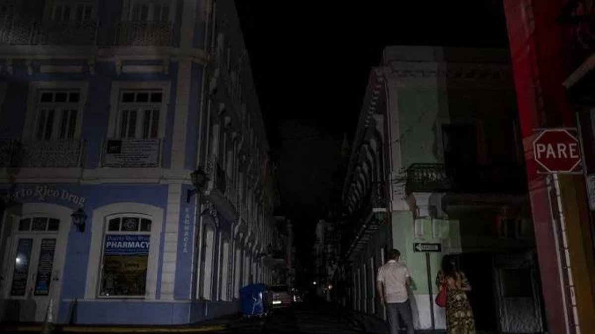 Más de 40.000 abonados sin luz en Puerto Rico durante paso de onda tropical