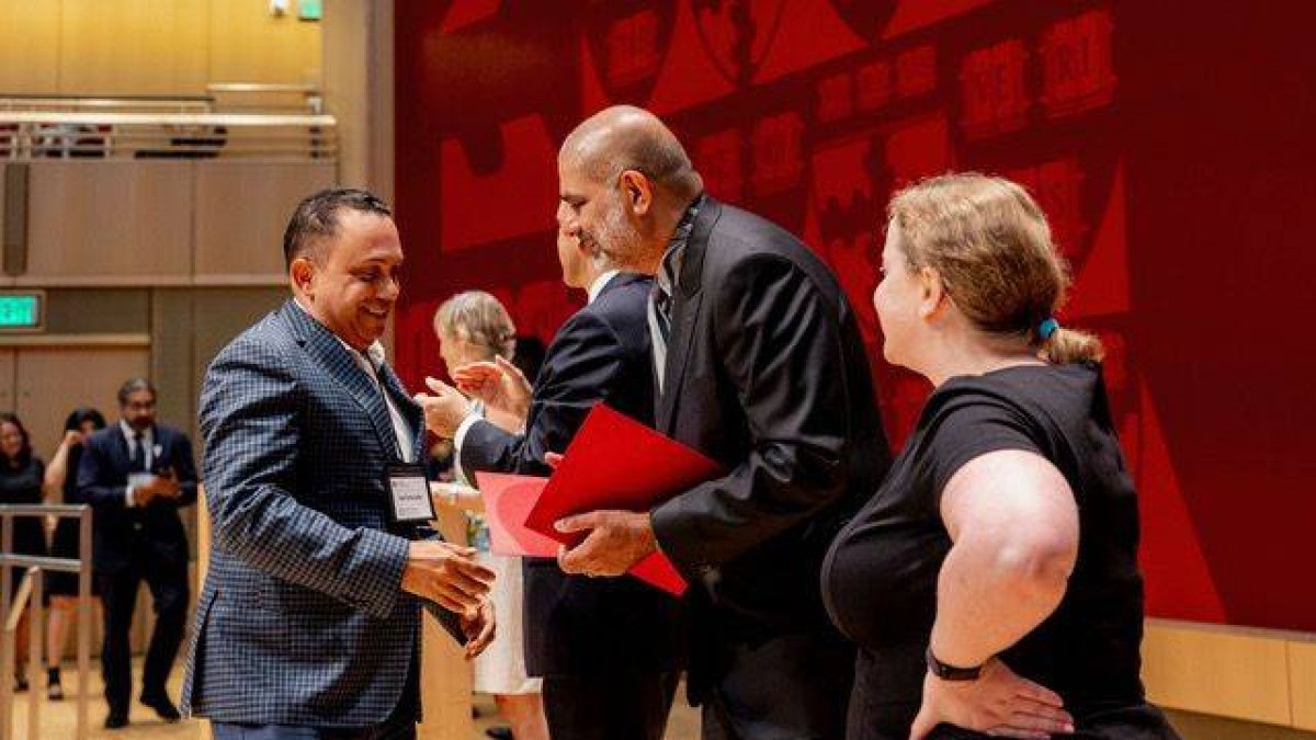 Juan Carlos Guilbe, conductor del programa “Finanzas con humor”.