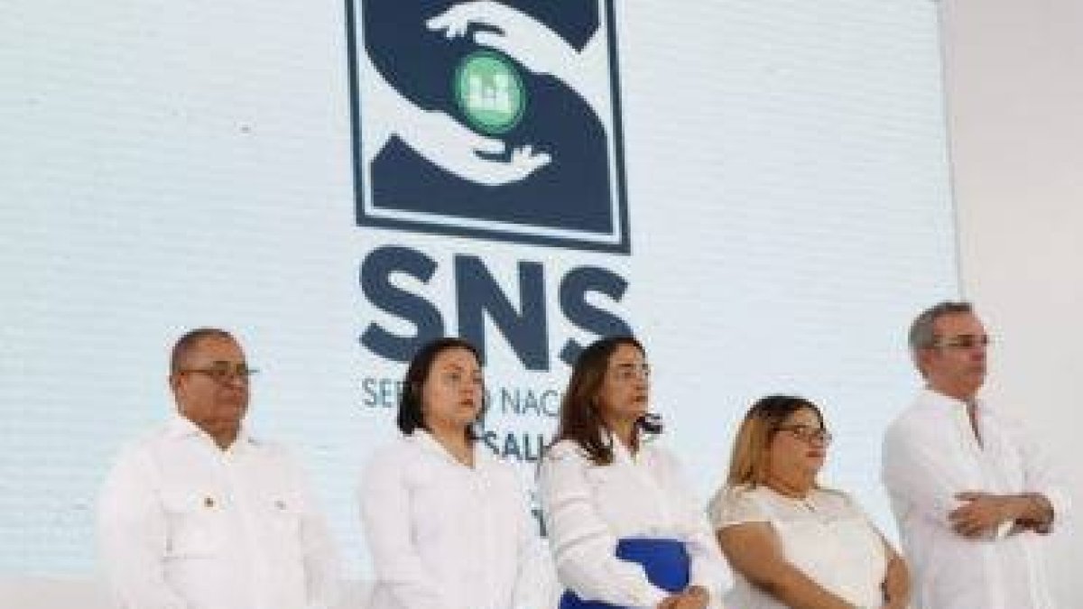 Abinader inicia hospital en Azua.