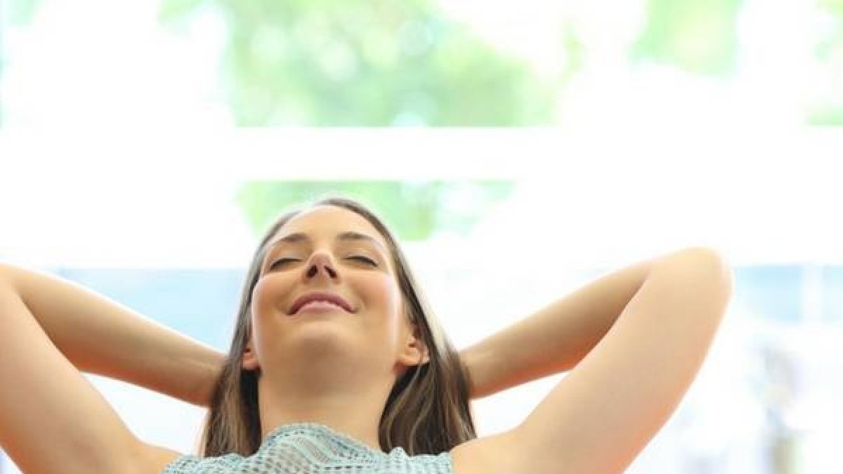 Joven se relaja. Fuente externa.