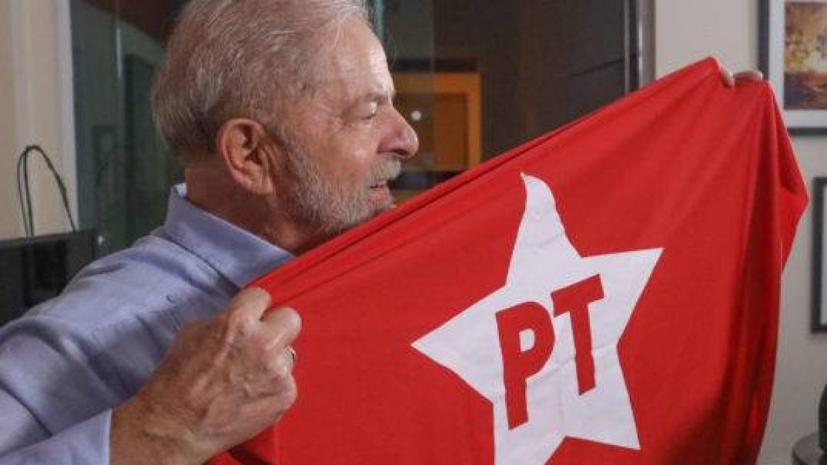 Lula gana la presidencia de Brasil.
