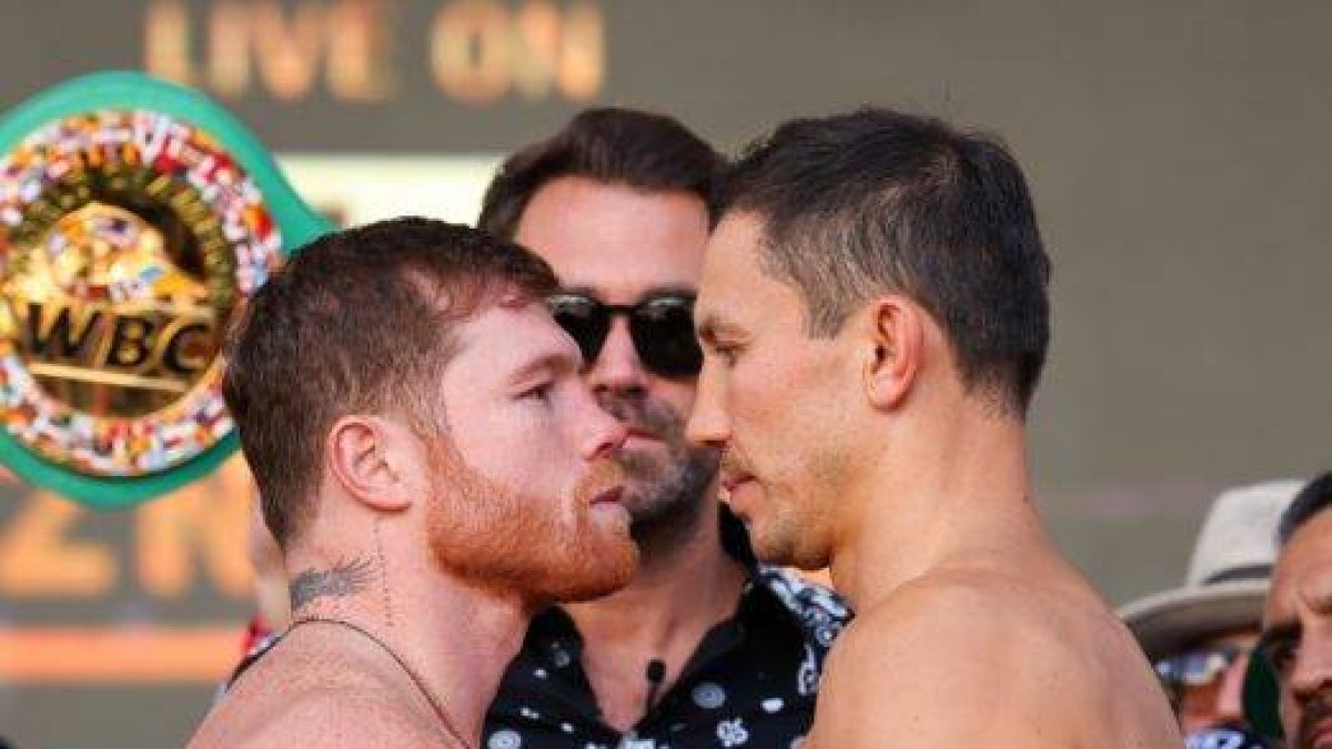 Saúl “Canelo” Alvarez y Guennadiy Golovkin, durante el pesaje ayer.