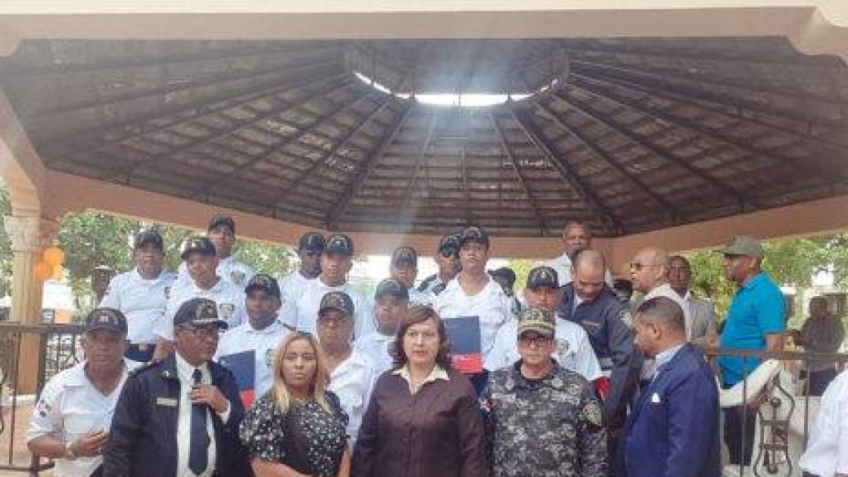 Se gradúan los primeros 20 policías municipales en Santiago Oeste buscando mejorar seguridad