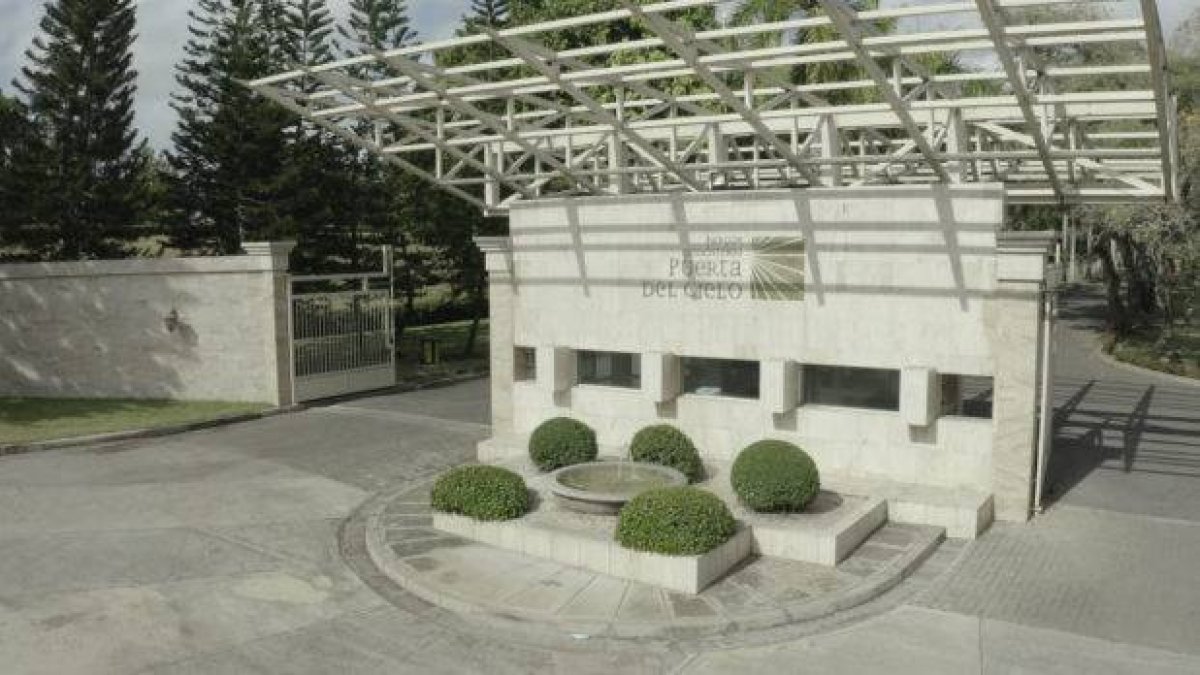 Parque Cementerio Puerta del Cielo.