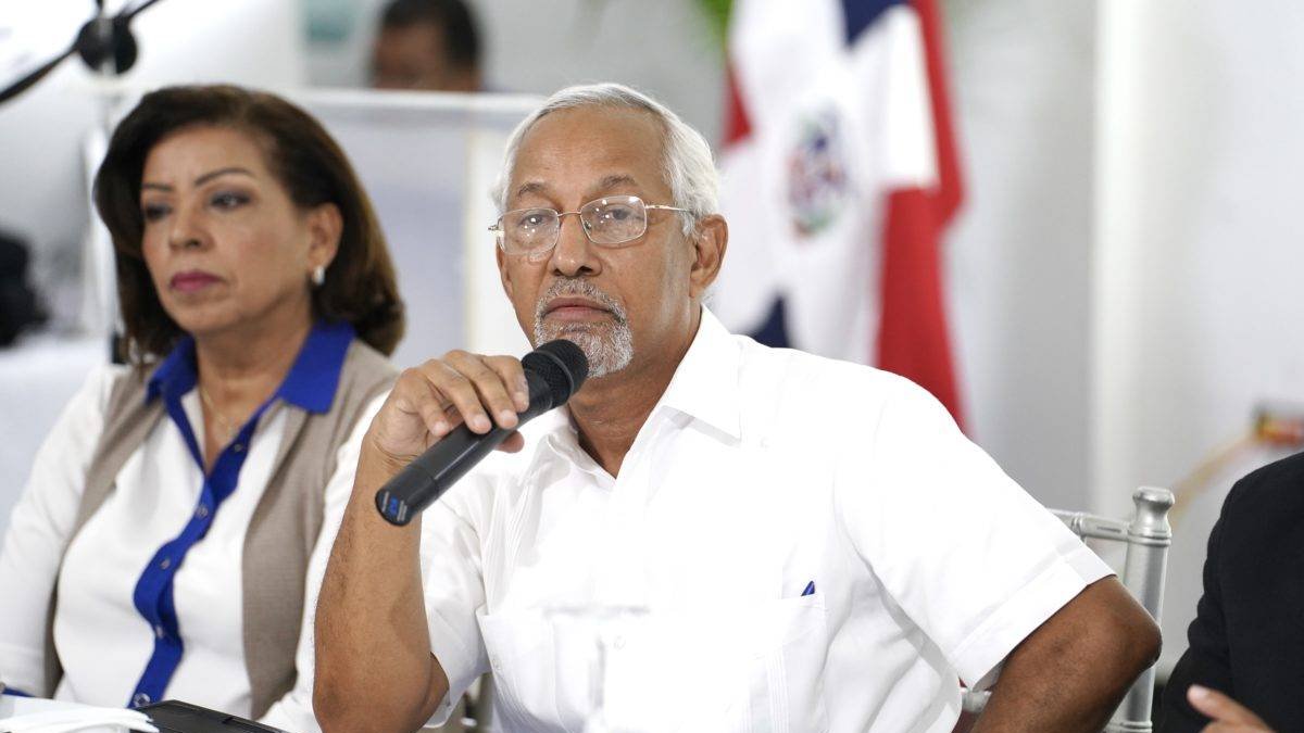 Ministro, Ángel Hernández