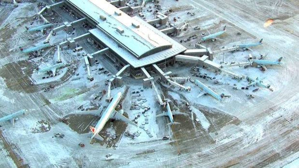 Condiciones meteorológicas causan el caos aéreo en distintas zonas de Canadá.
