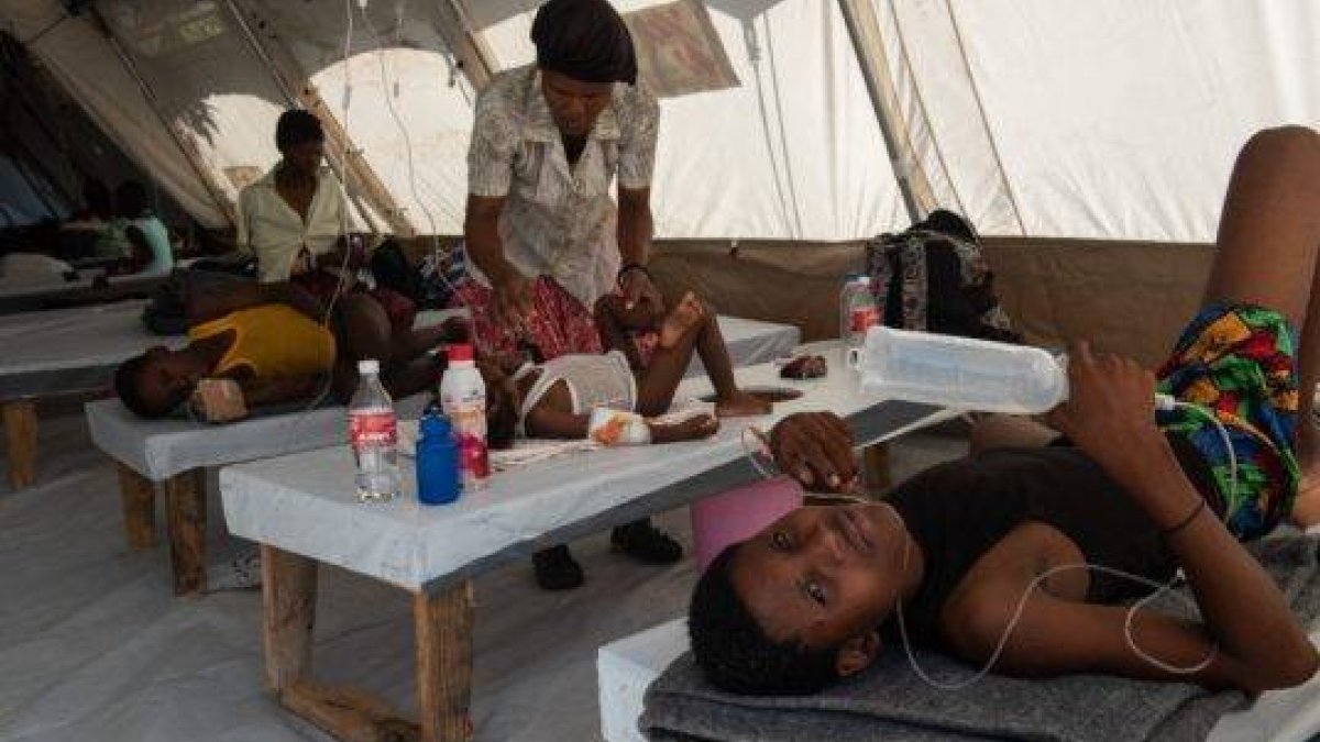 Pacientes en el Centro de Tratamiento del Cólera  de Médicos Sin Fronteras (MSF).  EFE