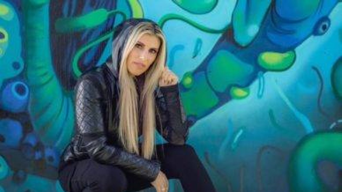 Anna D promociona su música en República Dominicana