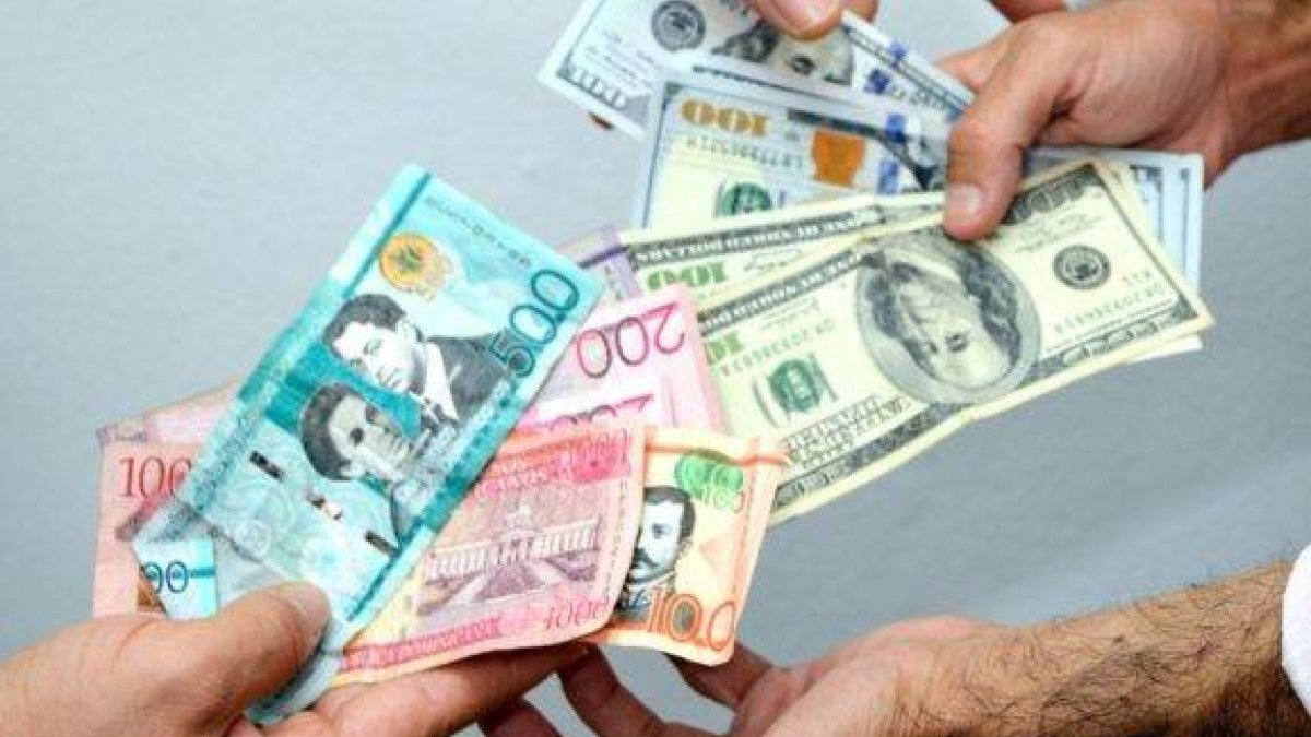 Peso de RD se deprecia 0.8 por ciento frente al dólar