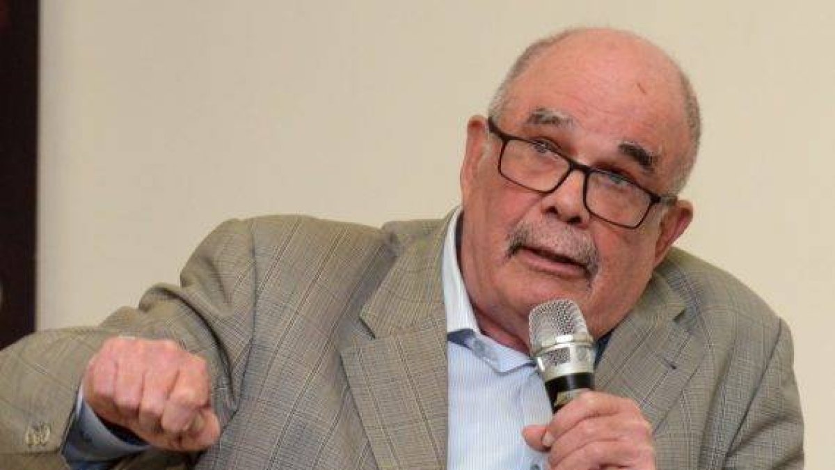 Historiador rechaza acusaciones de la ADP sobre libros escolares