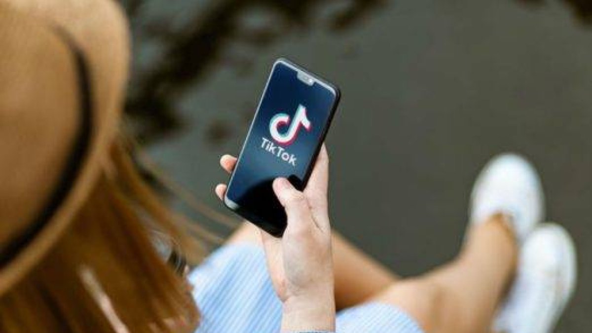 Menores pasan el equivalente a dos meses al año conectados a una pantalla