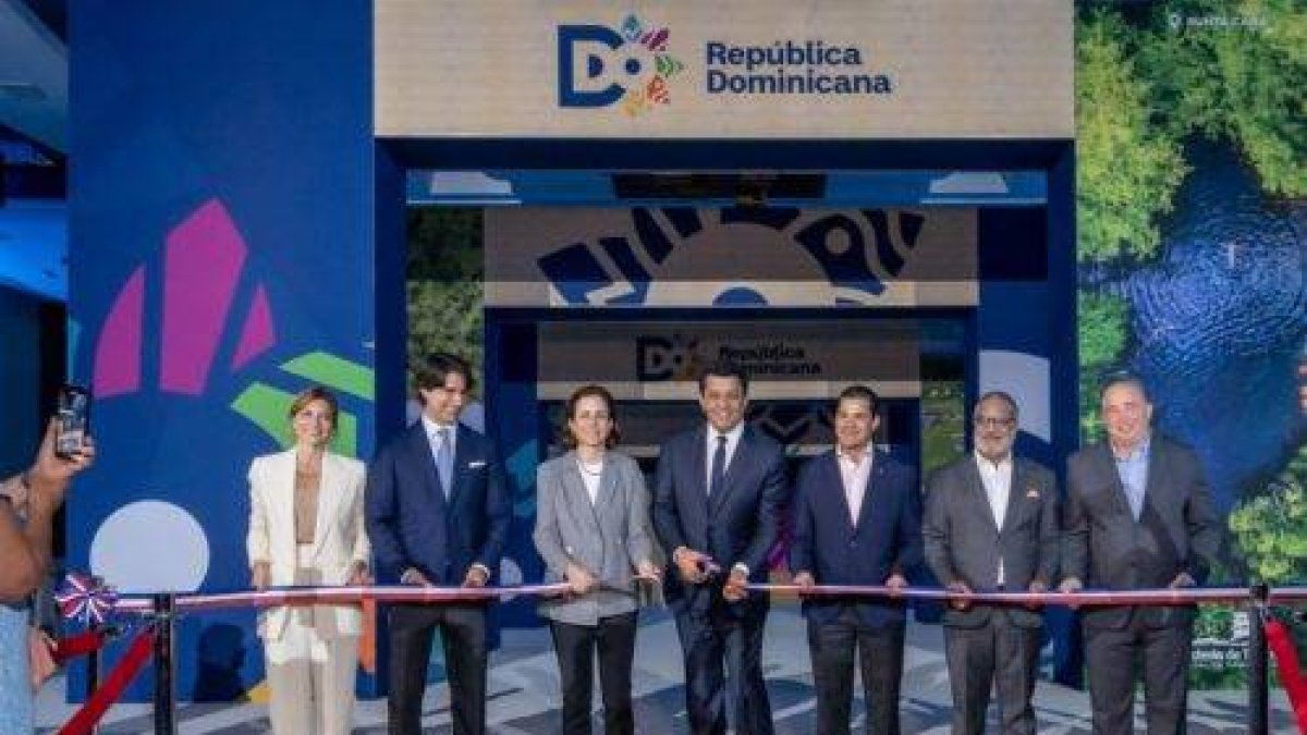 El ministro de Turismo junto a representantes del sector privado abre la feria Trade Show en Miami.