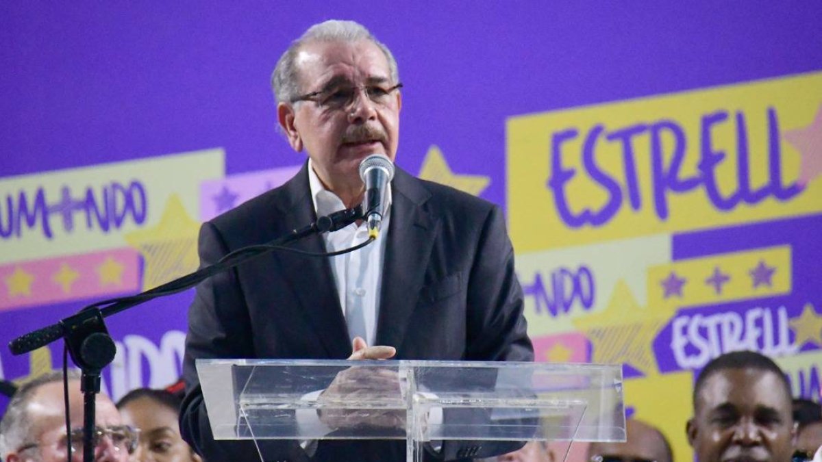 Danilo Medina juramenta peledeístas.