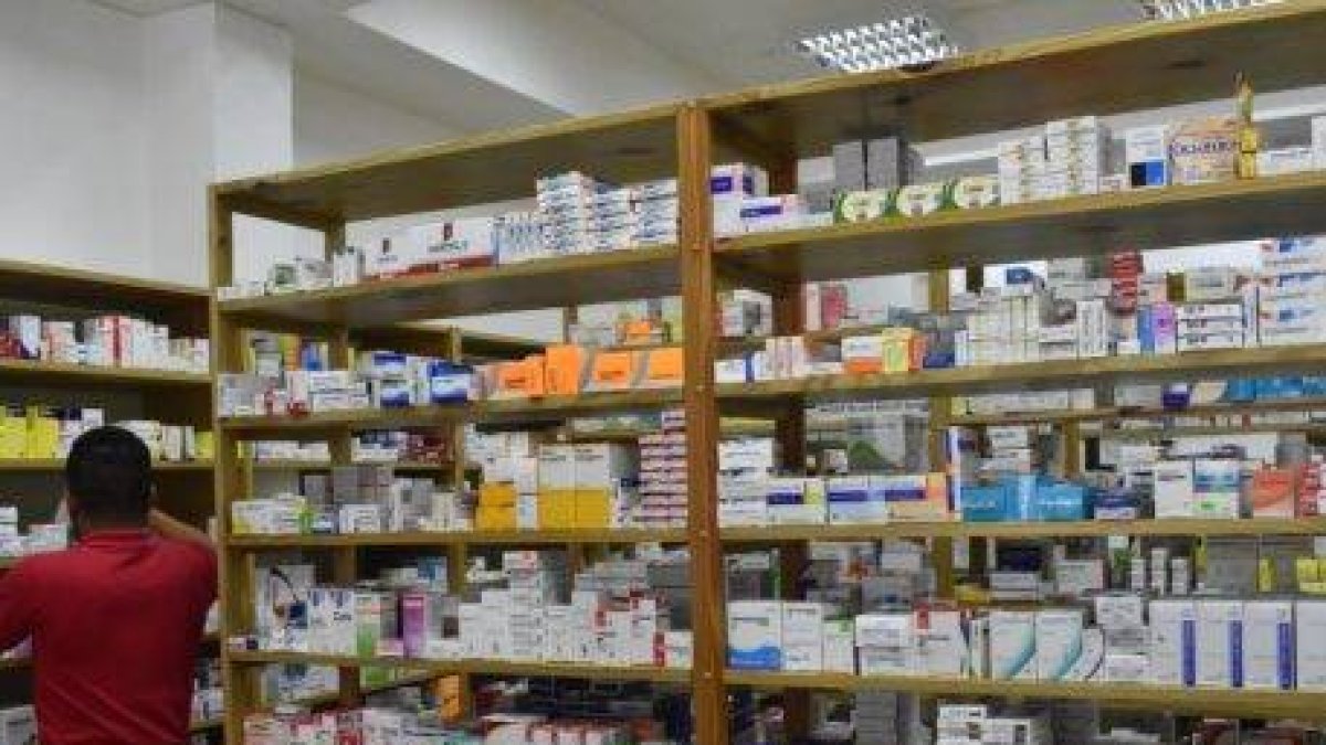 En las farmacias aseguran que precios los suben los laboratorios.