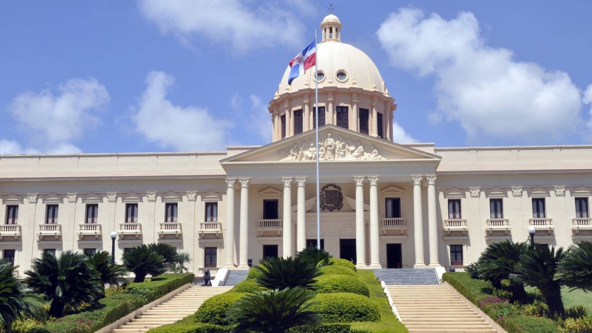 En números: los terceros años de Abinader, Medina y Fernández