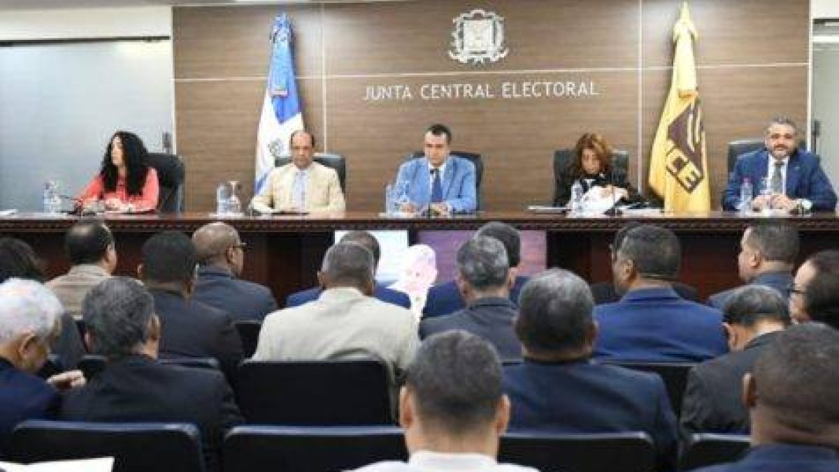 Miembros del pleno de la JCE. ARCHIVO