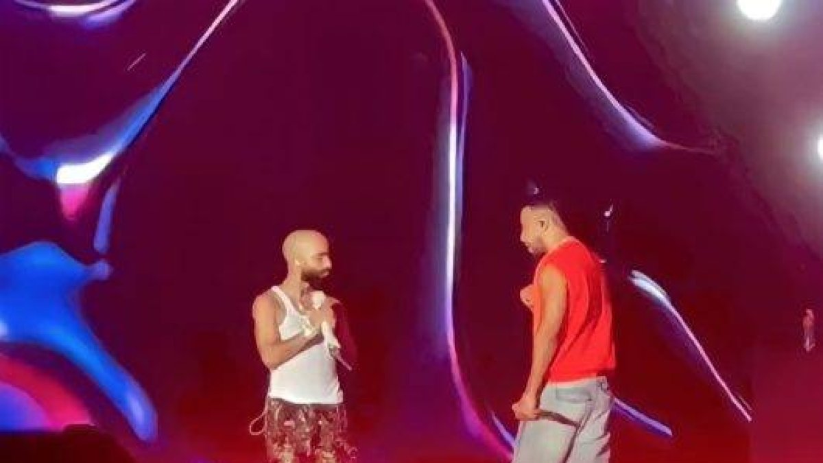 Romeo Santos durante su participación en el concierto de Arcángel.