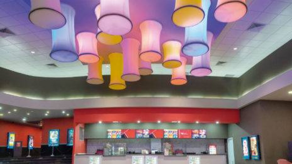 Remodelan el cine Mega Plex 10 de Megacentro