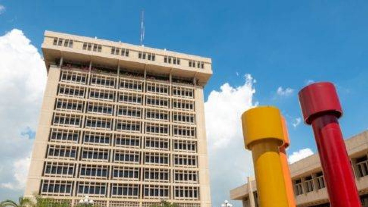 El BC hizo uso de sus elevadas reservas internacionales para inyectar más liquidez al mercado y así enfriarlo.