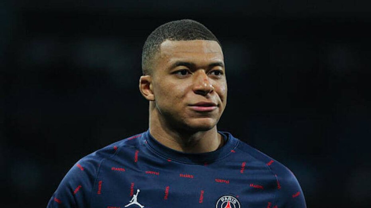 Mbappé organiza una gran cena de despedida en París