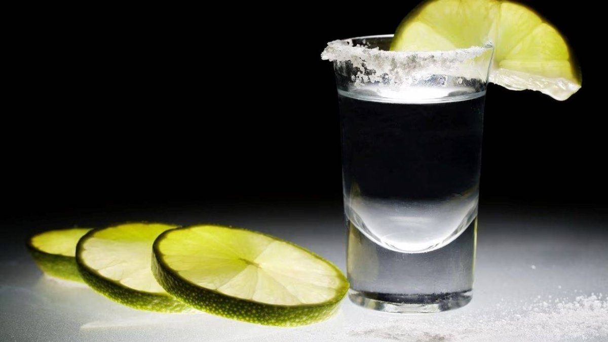 Etiqueta de tequila auténtico.