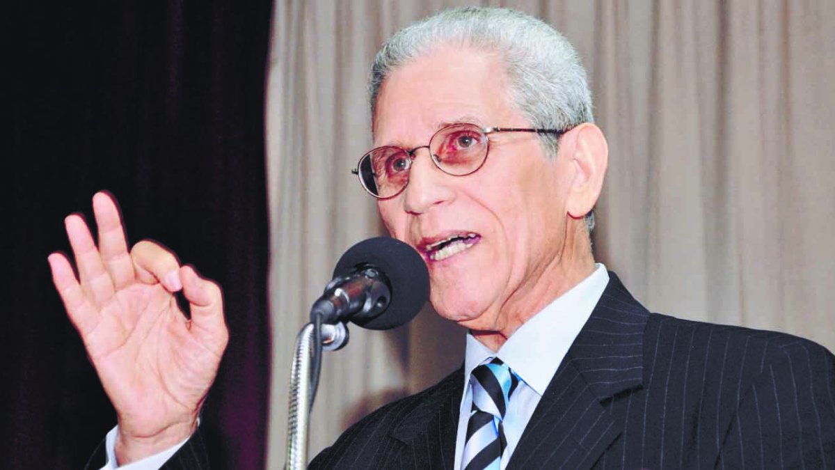 RUNO ROSARIO CANDELIER