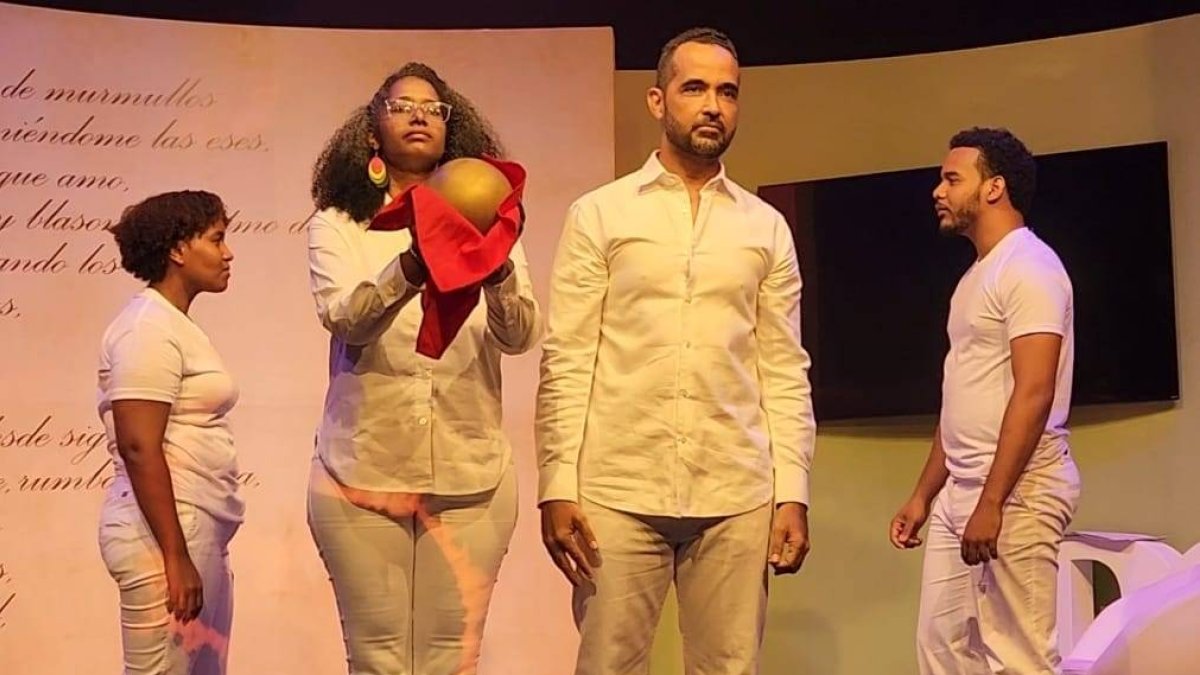 Guillermo Sterling presenta perfomance “Hologramas, Fuego Luz y Tiempo”