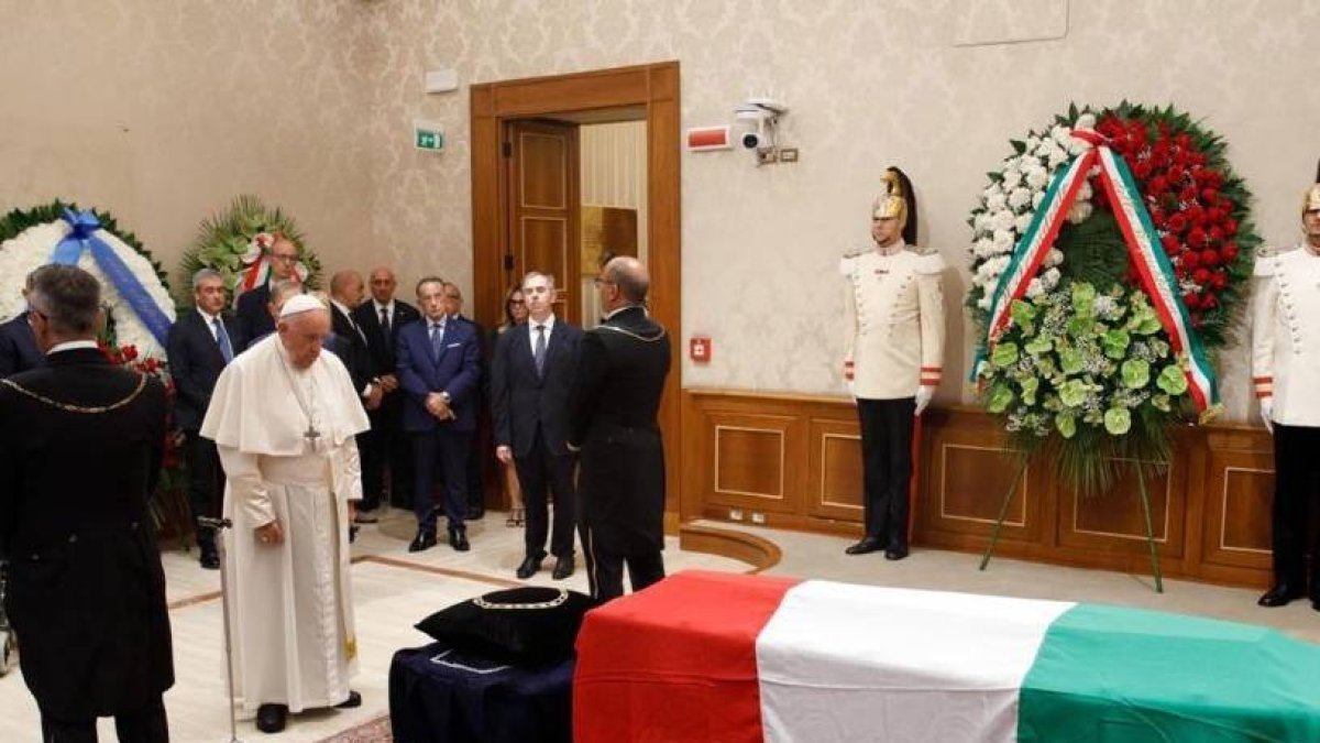 Pope Francis pays his respects at the coffin of the late Giorgio Napolitano in Rome