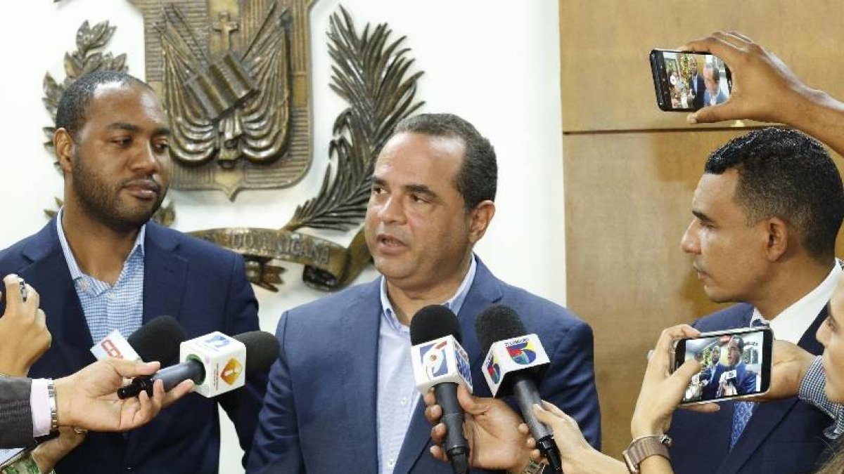 MANUEL CRESPO REPRESENTANTE DE LA FUERZA DEL PUEBLO ANTE LA JCE