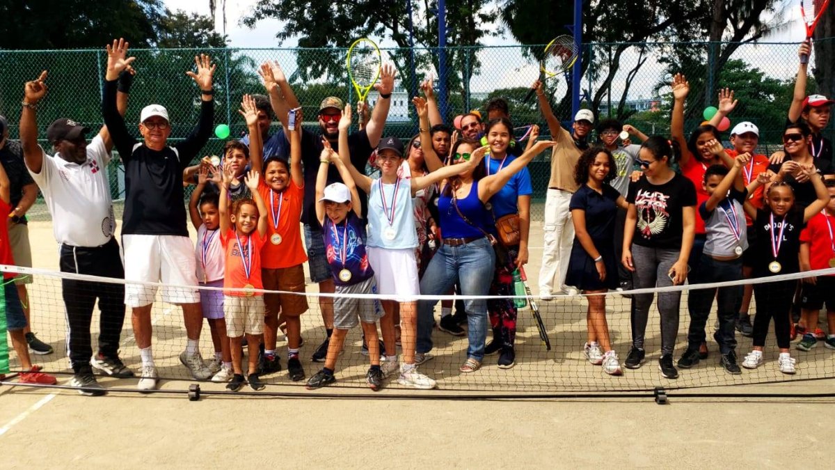 Niños menores de 10 años participantes del IV Festival de Colores de Fedotenis