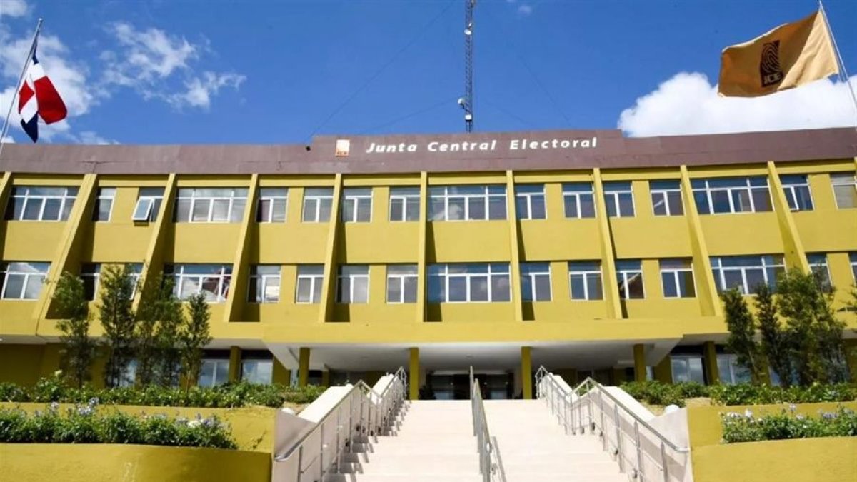 Fuerza del Pueblo emplaza JCE presente plan de contingencia ante apagones durante elecciones