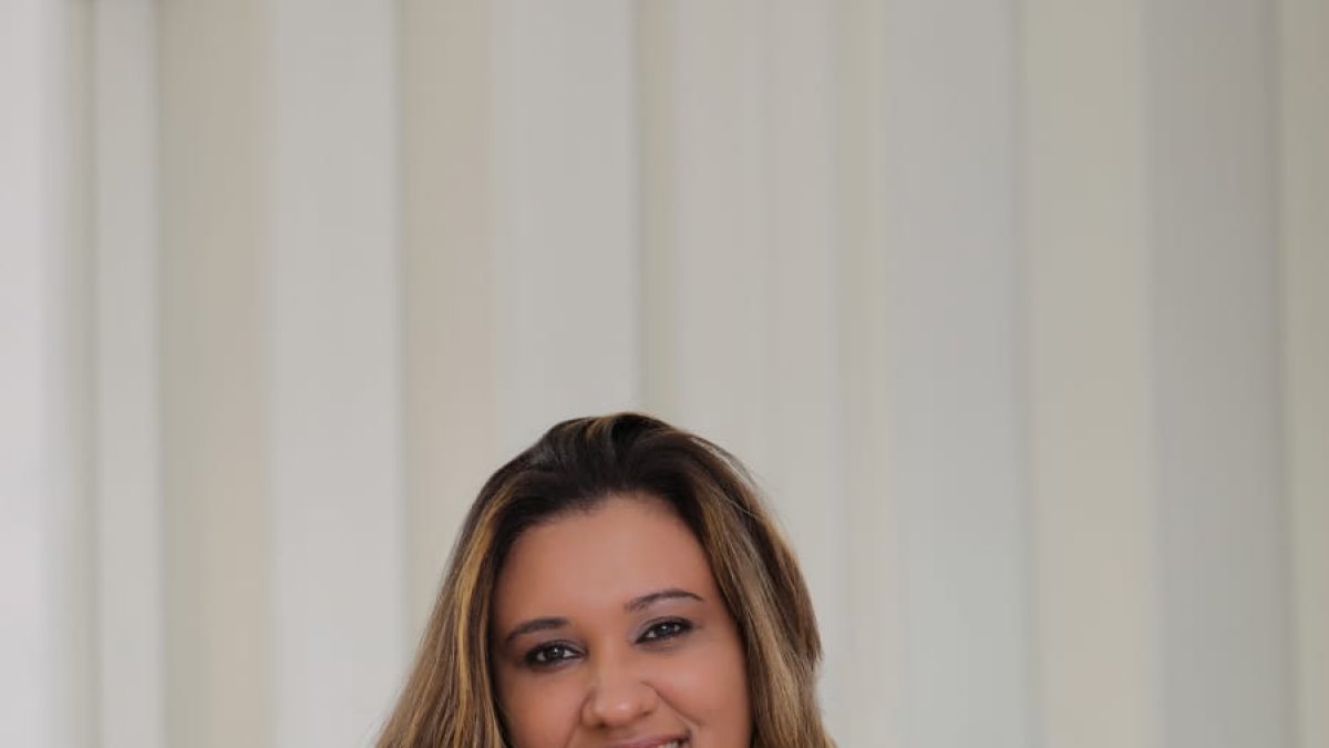 Foto Ariela Grullon silla roja